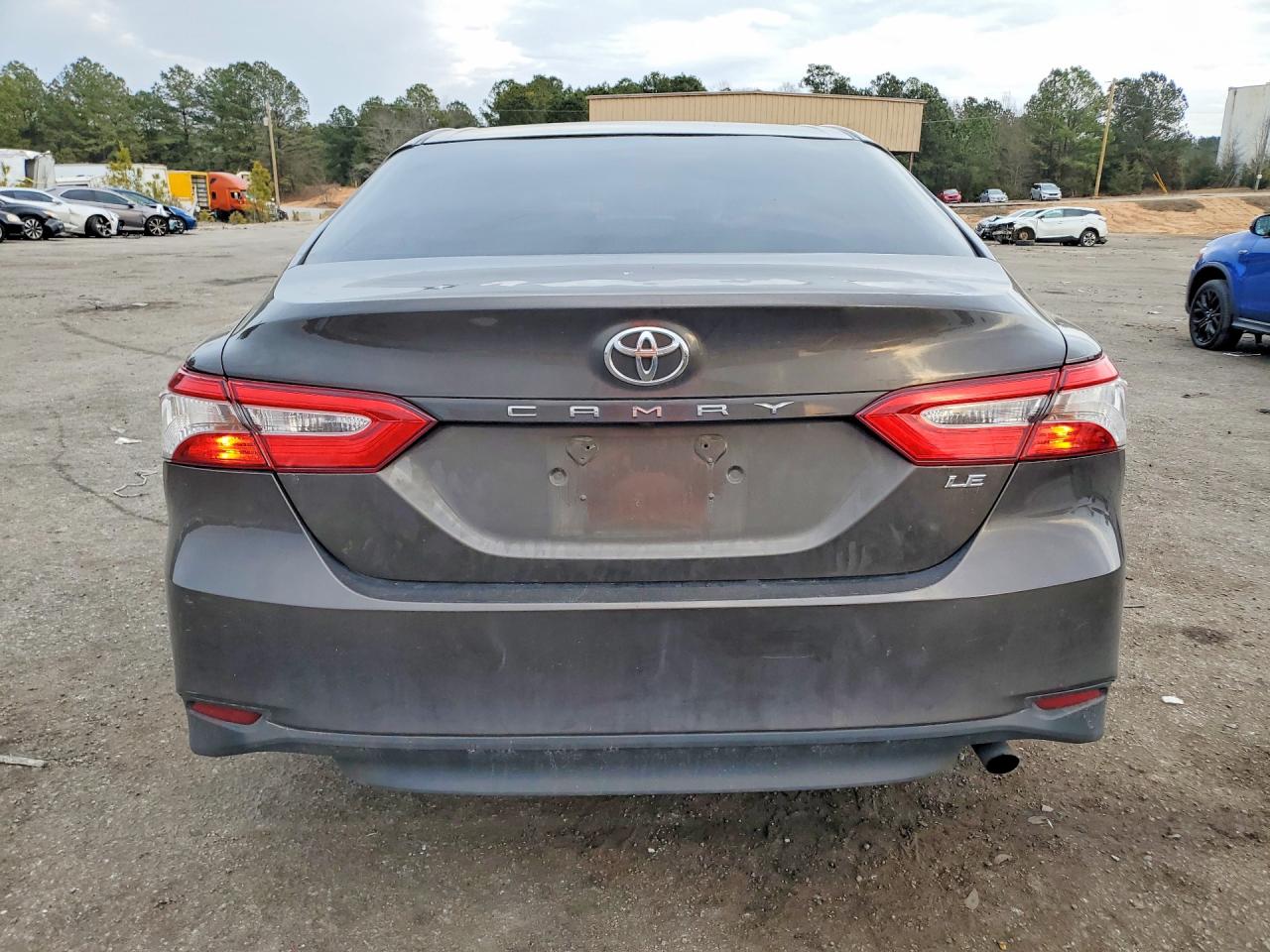 2018 TOYOTA CAMRY L photo 11