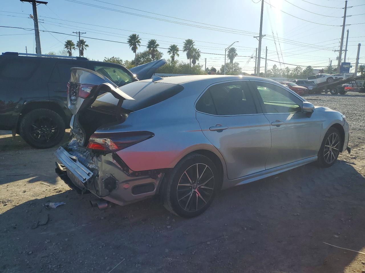 2024 TOYOTA CAMRY SE photo 3
