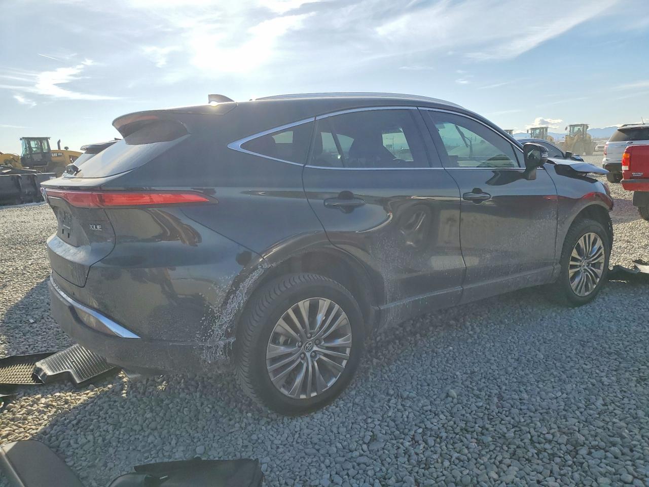 2024 TOYOTA VENZA LE photo 3