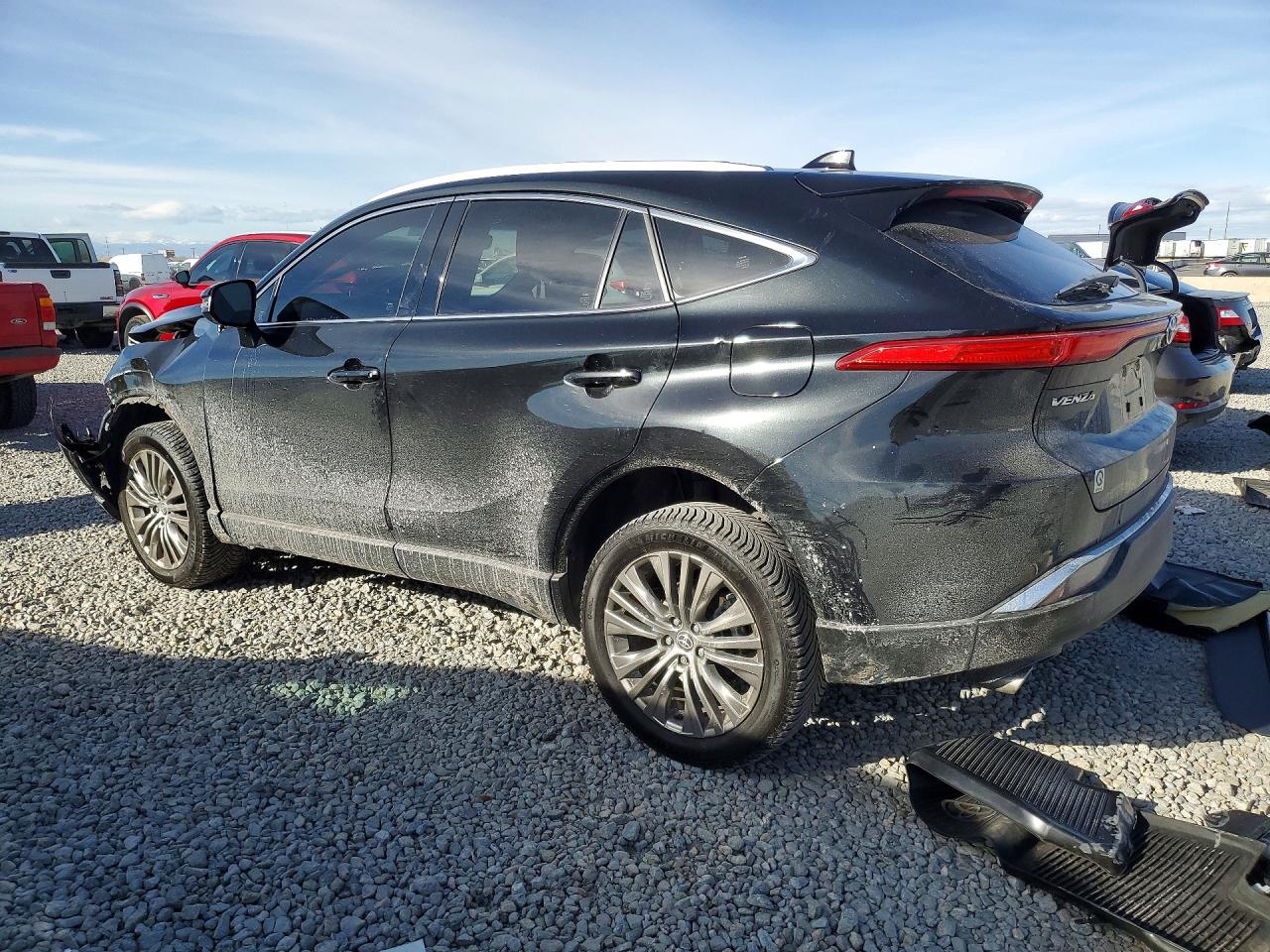 2024 TOYOTA VENZA LE photo 2