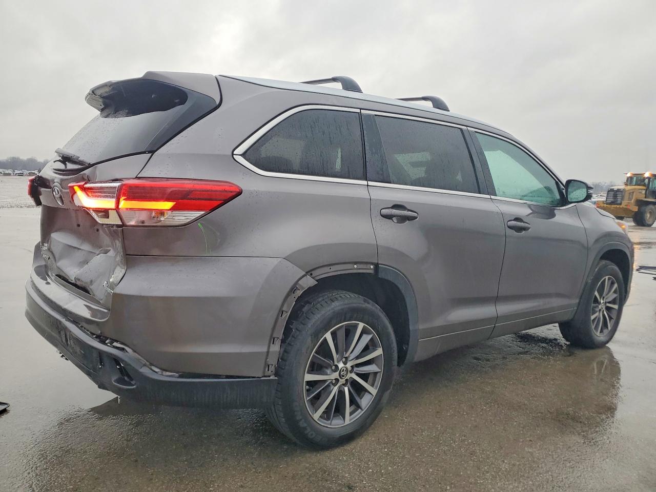 2018 TOYOTA HIGHLANDER SE photo 3
