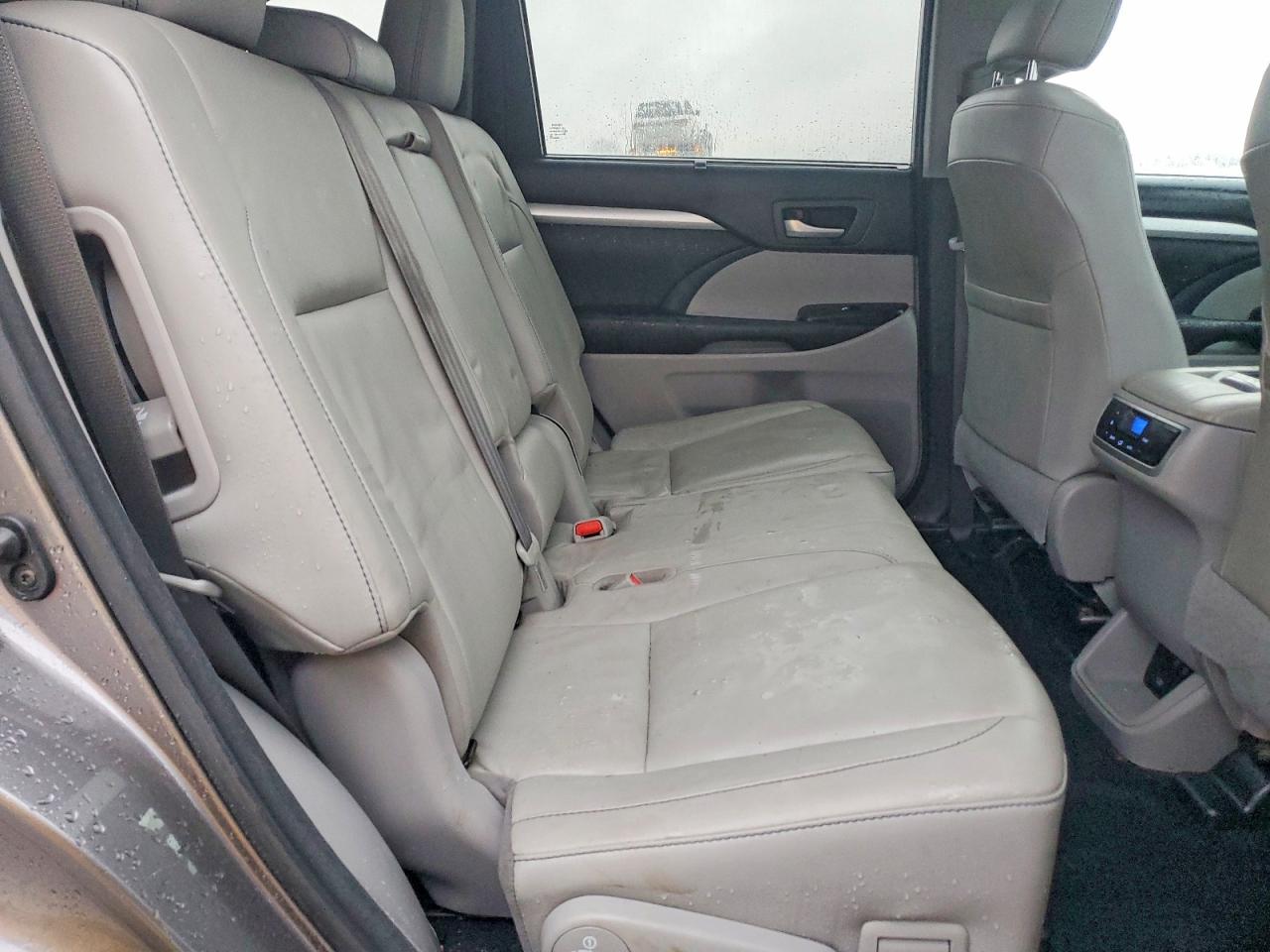 2018 TOYOTA HIGHLANDER SE photo 10