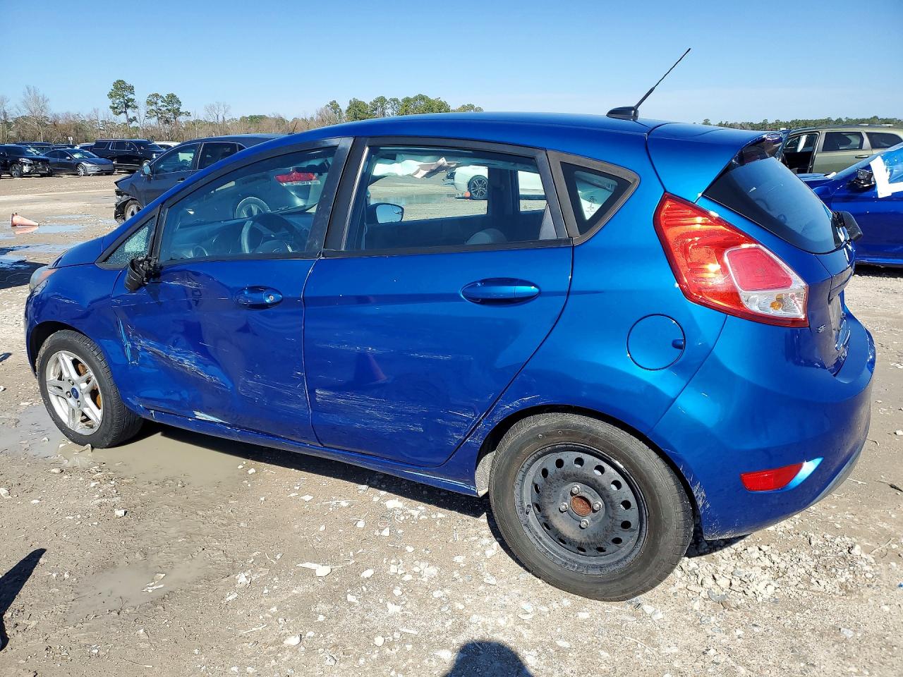 2018 FORD FIESTA SE photo 2
