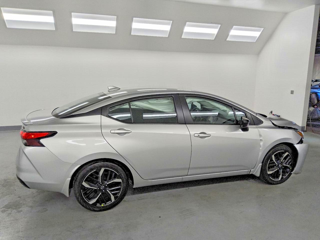 2025 NISSAN VERSA SR photo 3