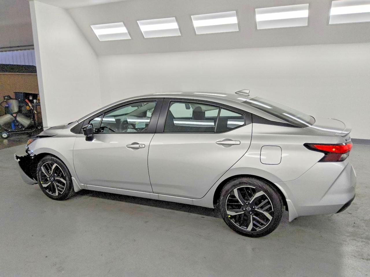 2025 NISSAN VERSA SR photo 2