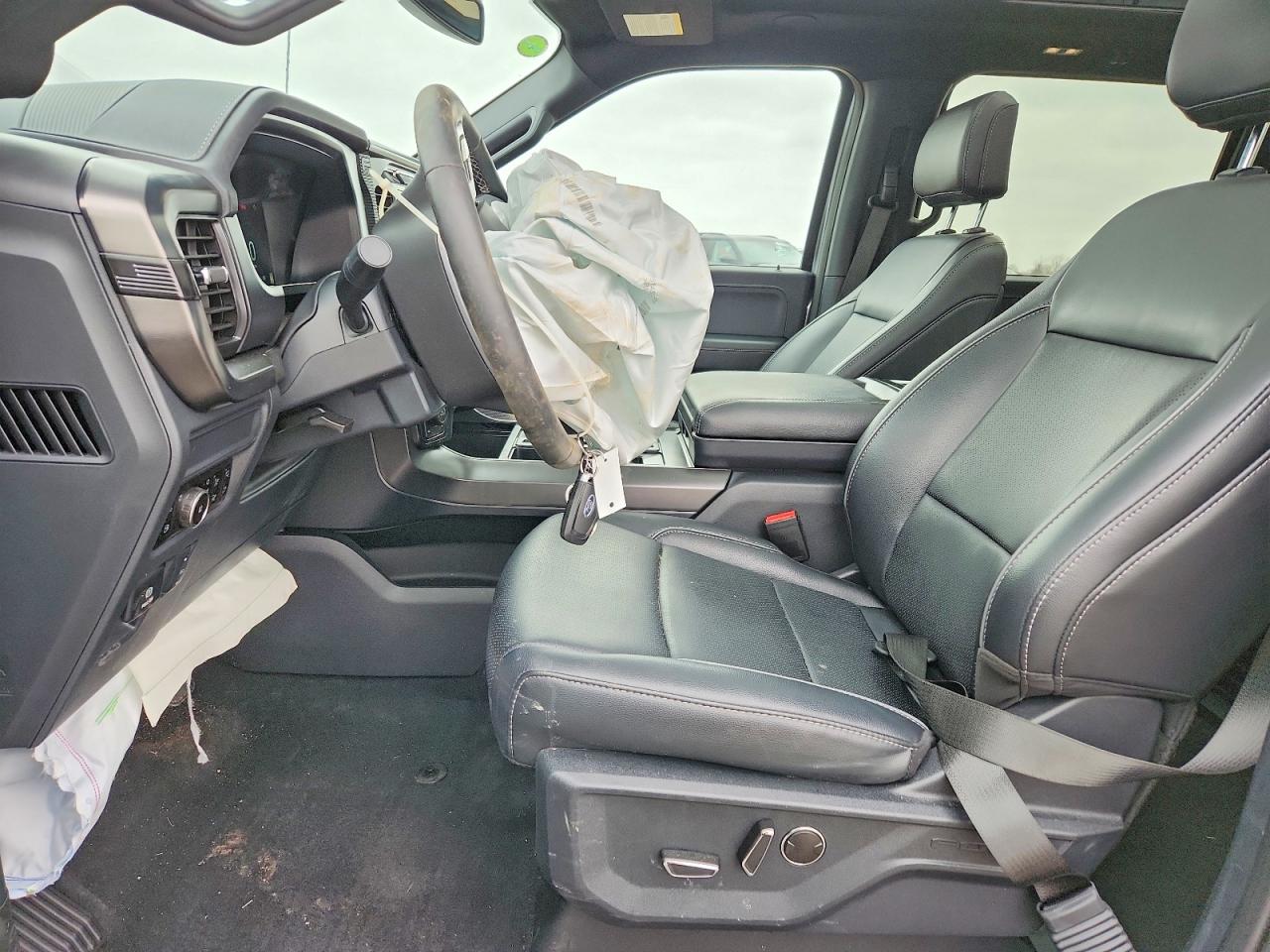 2025 FORD F150 LARIAT photo 13