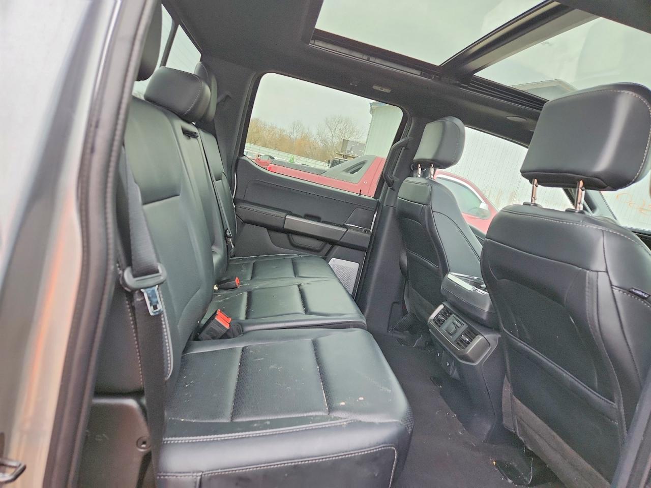 2025 FORD F150 LARIAT photo 19