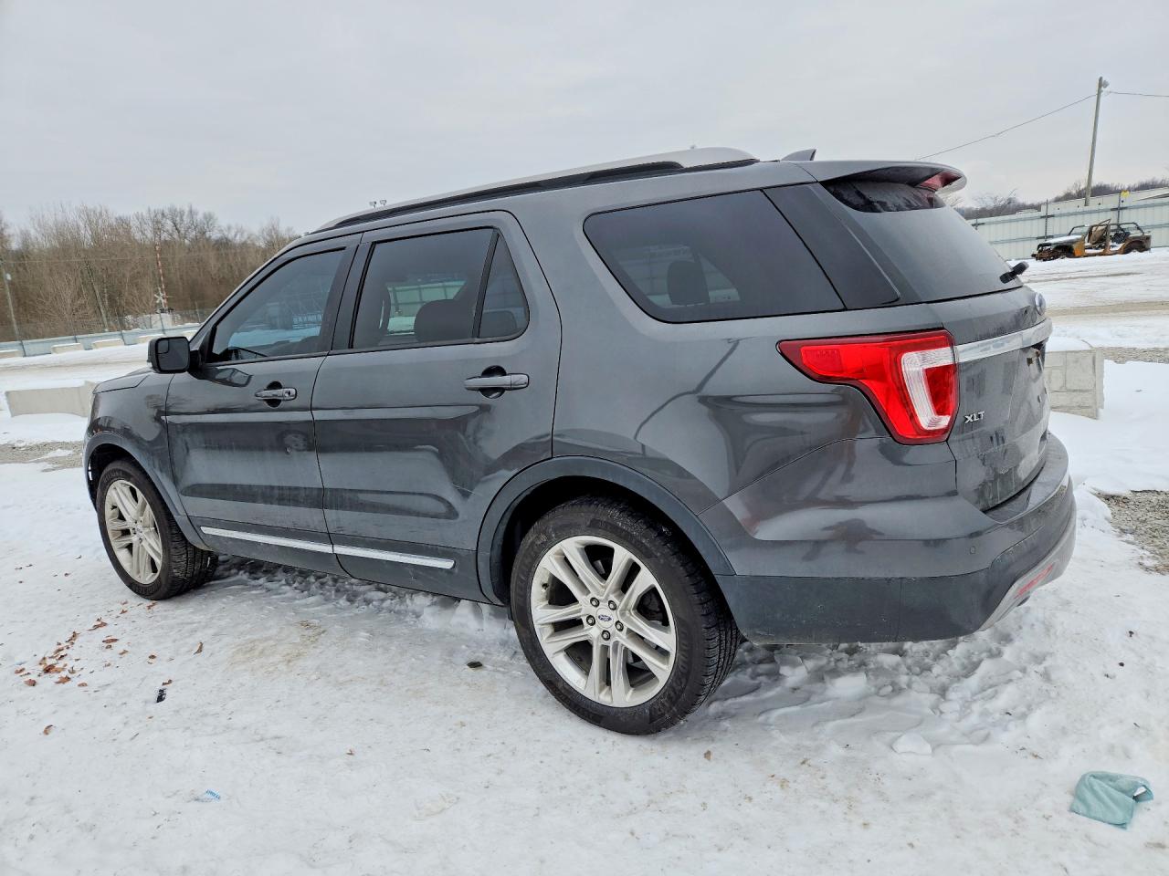 2017 FORD EXPLORER XLT photo 2