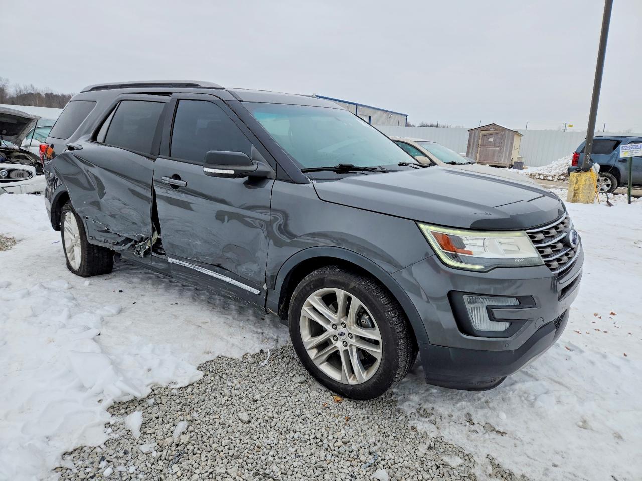 2017 FORD EXPLORER XLT photo 4