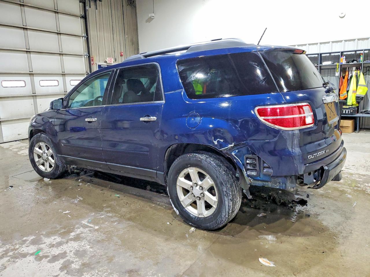 2007 SATURN OUTLOOK XR photo 2