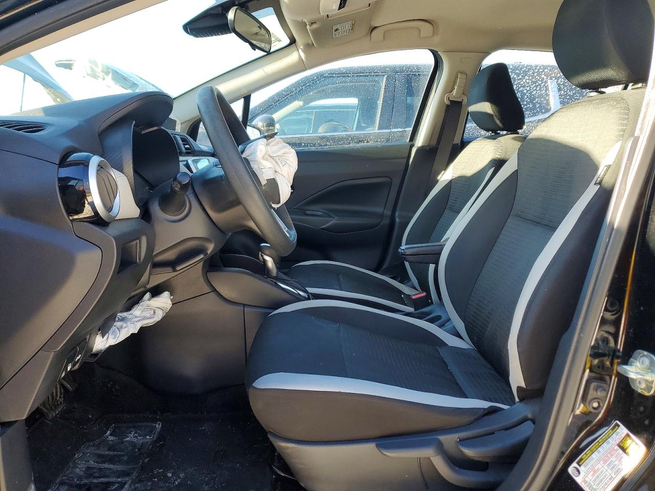 2020 NISSAN VERSA SV photo 7