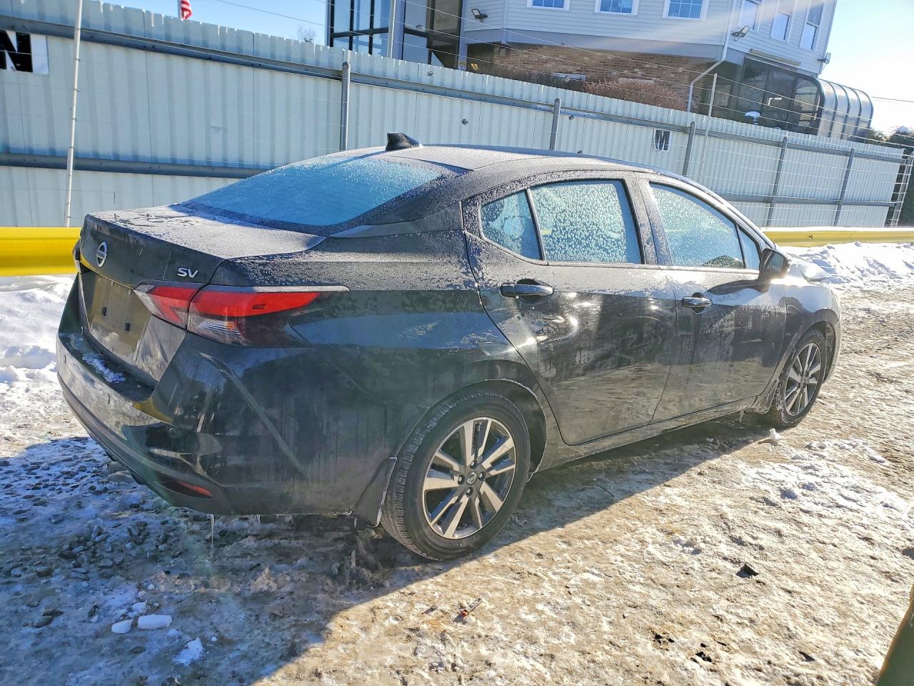 2020 NISSAN VERSA SV photo 3