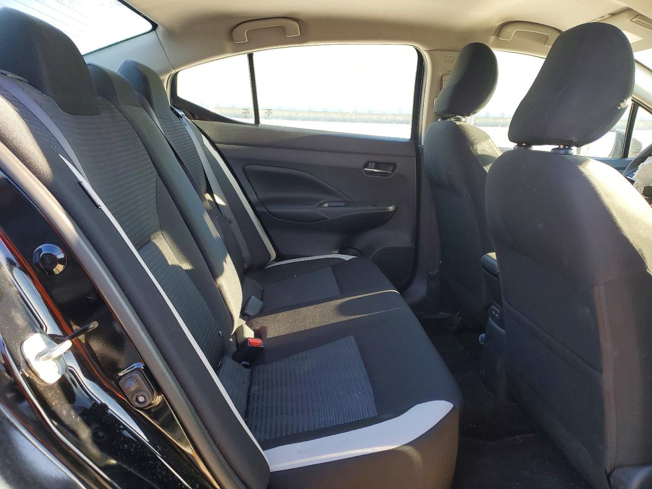 2020 NISSAN VERSA SV photo 10