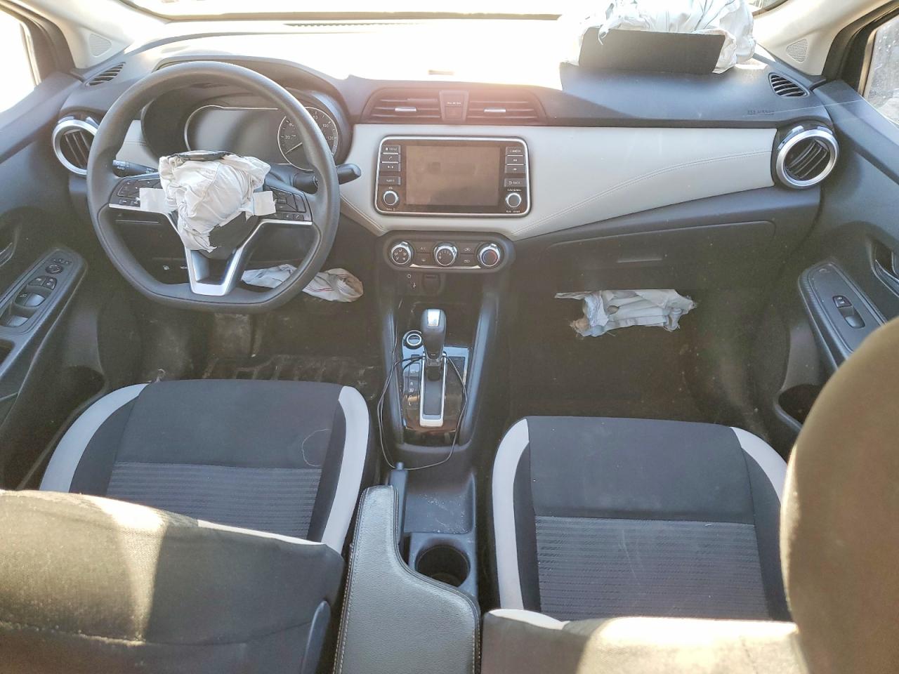 2020 NISSAN VERSA SV photo 8