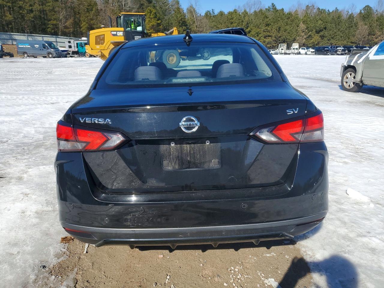 2021 NISSAN VERSA SV photo 11