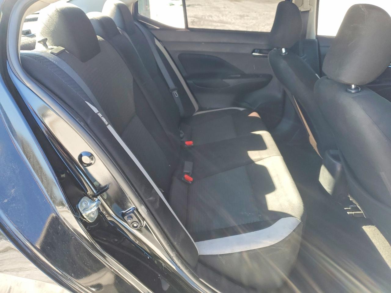 2021 NISSAN VERSA SV photo 19