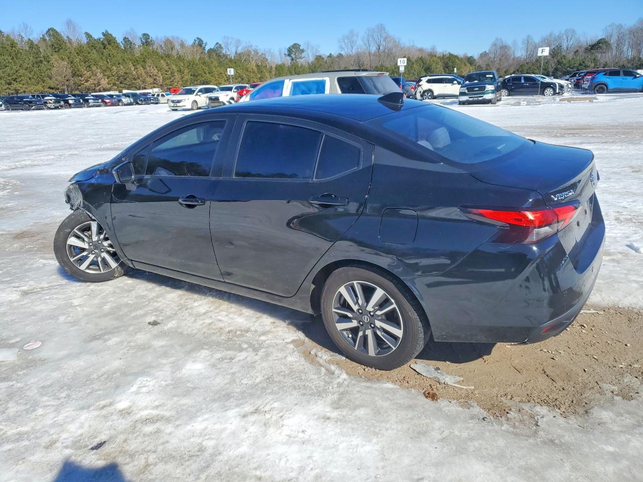2021 NISSAN VERSA SV photo 3