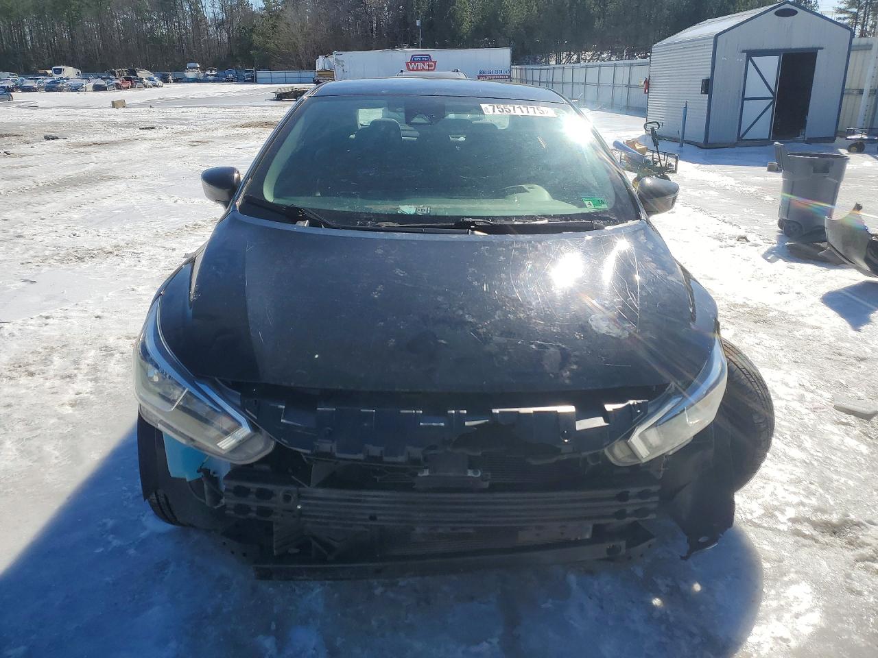 2021 NISSAN VERSA SV photo 9