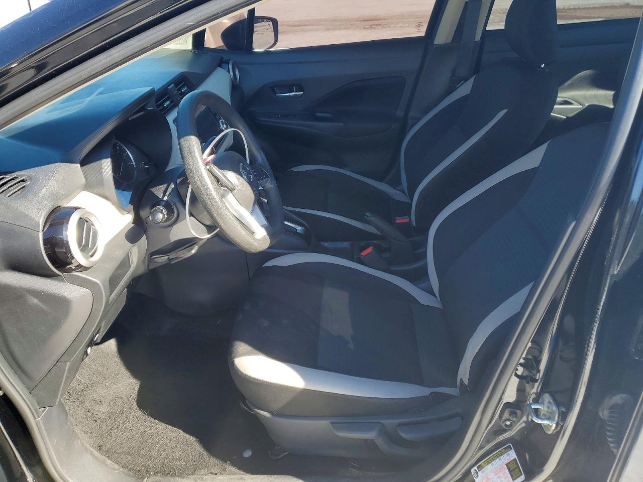 2021 NISSAN VERSA SV photo 13
