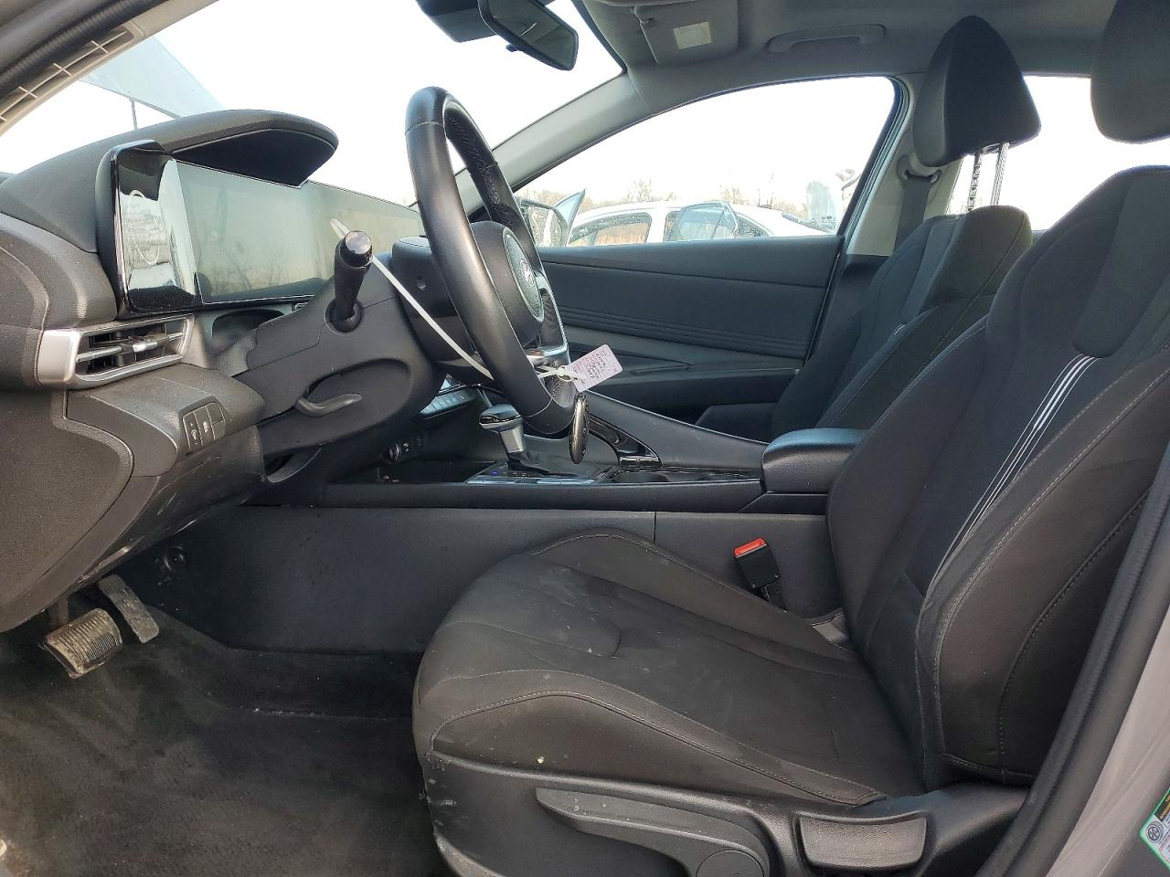 2024 HYUNDAI ELANTRA SEL photo 7