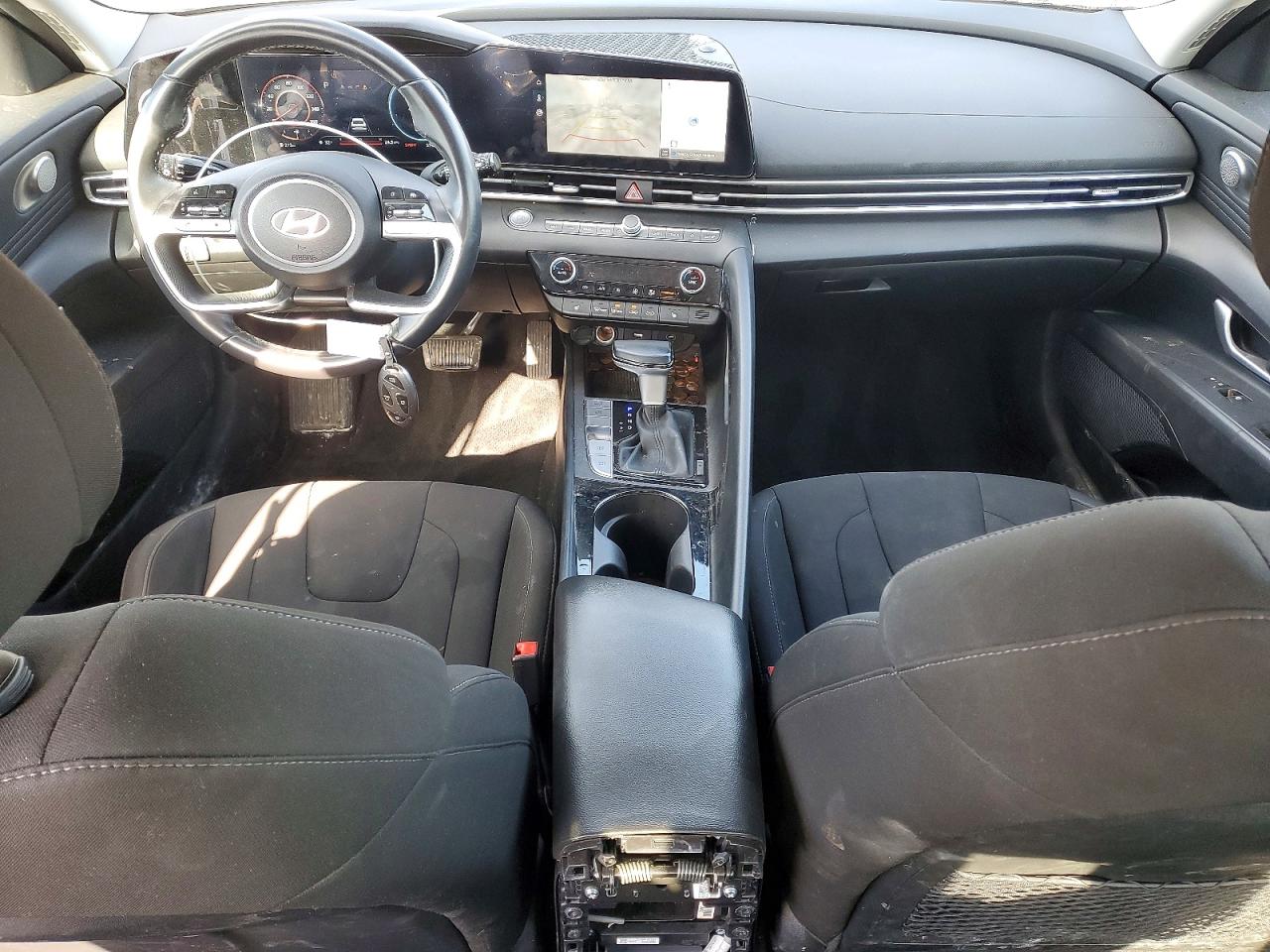 2024 HYUNDAI ELANTRA SEL photo 8
