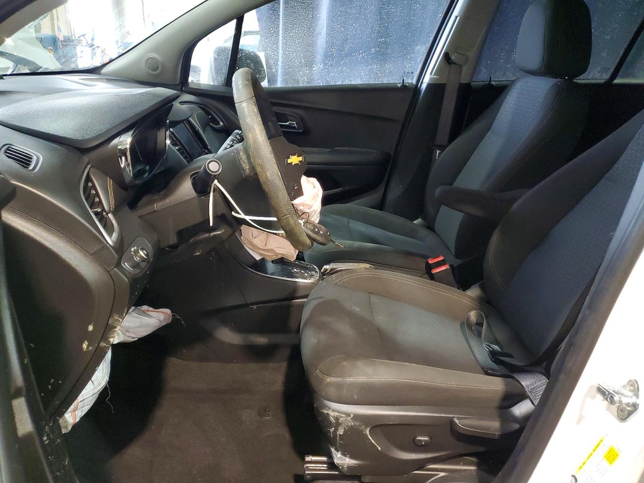 2022 CHEVROLET TRAX LS photo 13