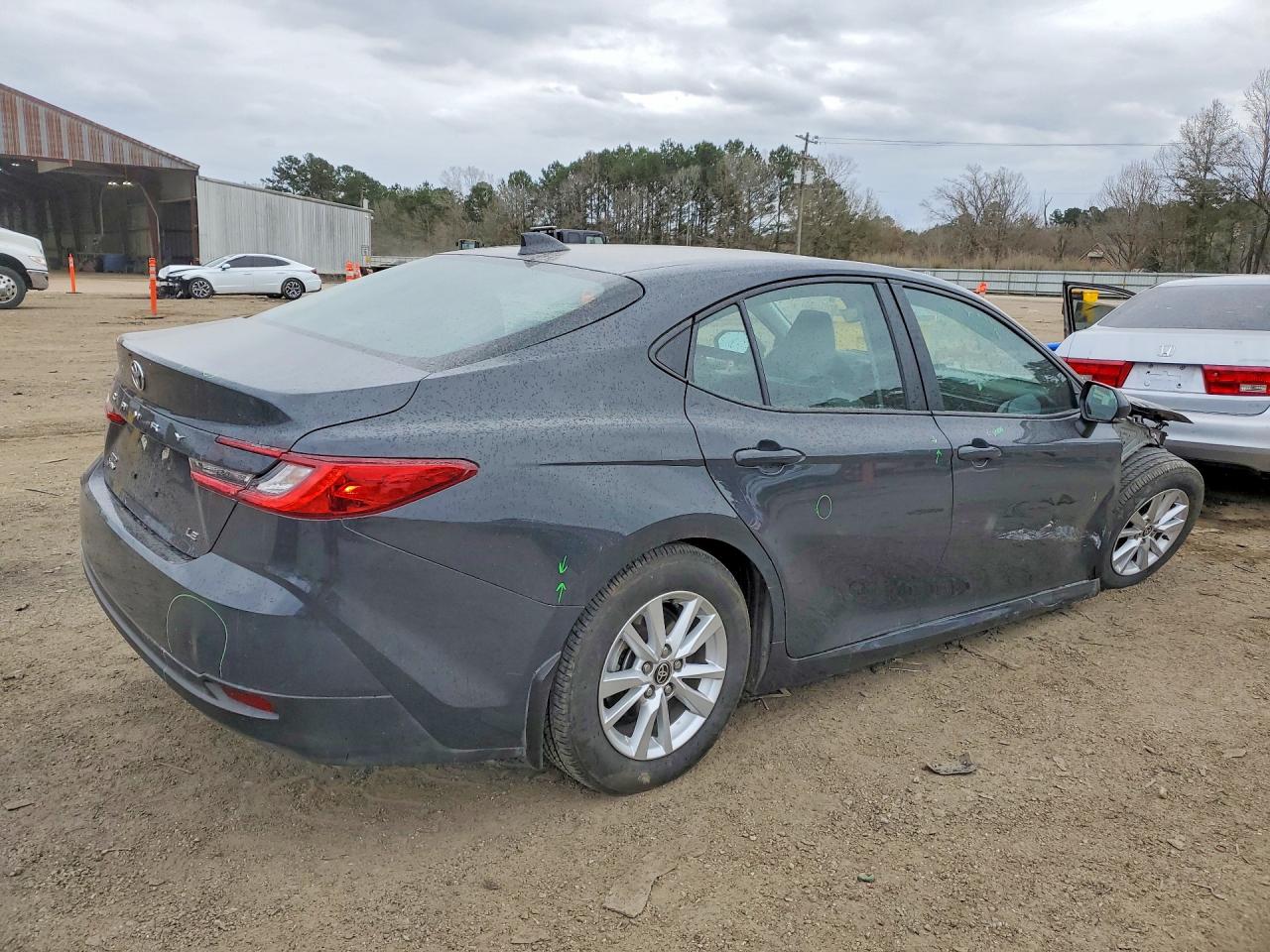 2025 TOYOTA CAMRY photo 3