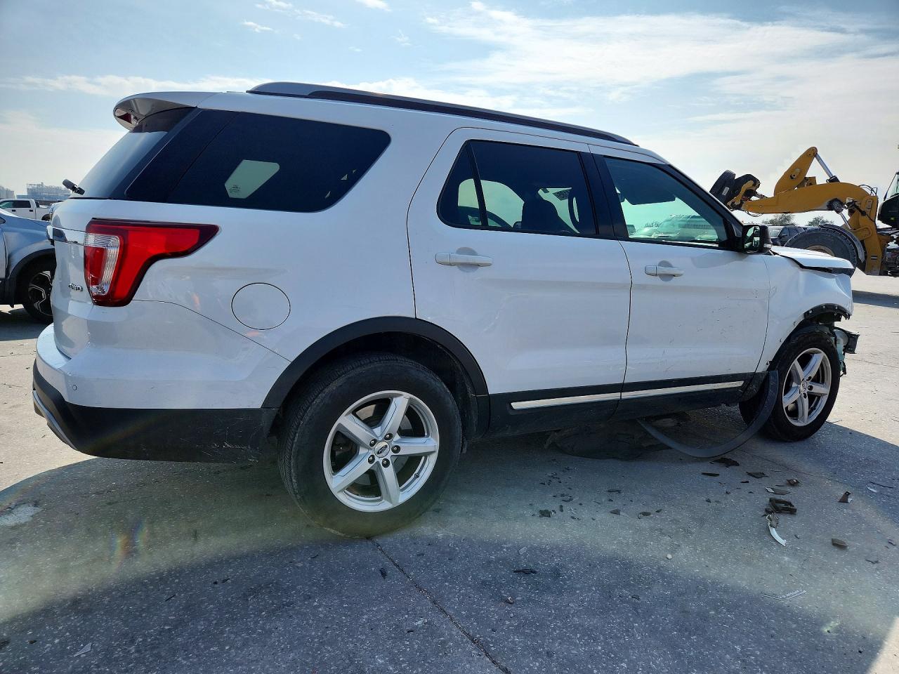 2017 FORD EXPLORER XLT photo 5