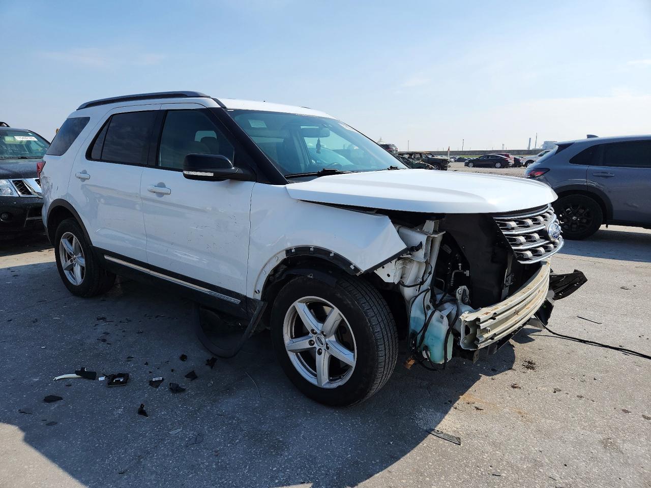 2017 FORD EXPLORER XLT photo 7