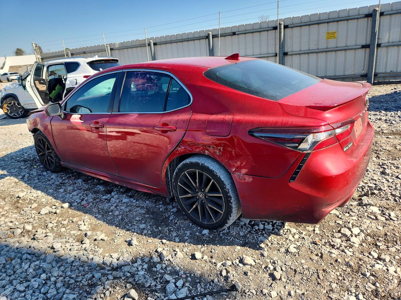 2021 TOYOTA CAMRY SE photo 2