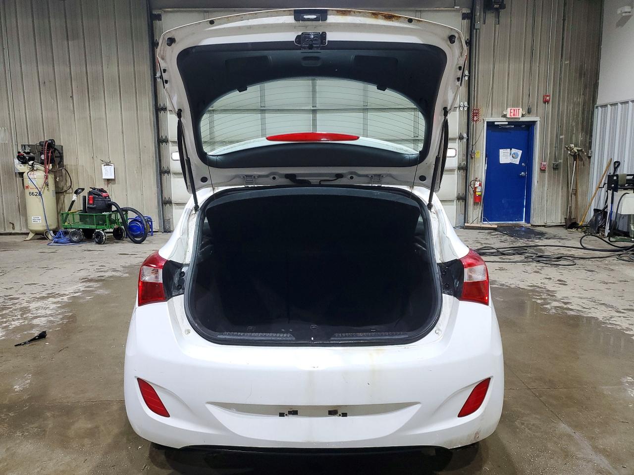2017 HYUNDAI ELANTRA GT BASE photo 6
