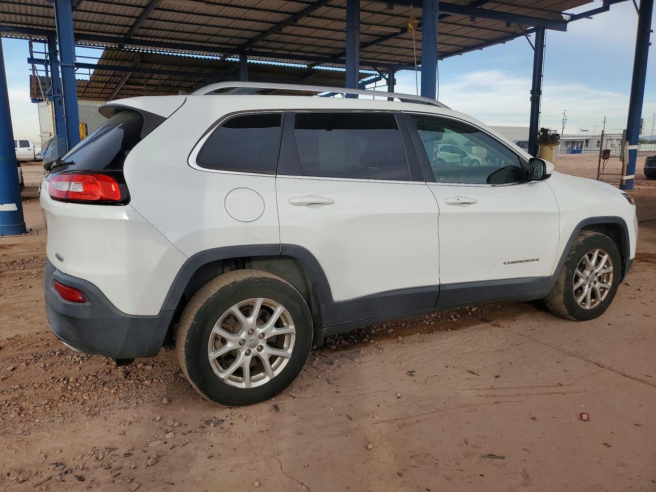 2017 JEEP CHEROKEE LATITUDE photo 5
