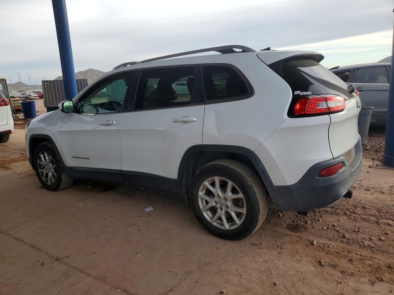 2017 JEEP CHEROKEE LATITUDE photo 3