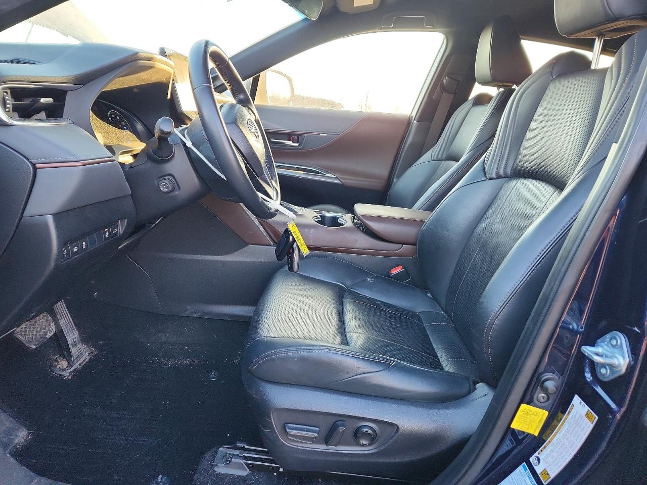 2021 TOYOTA VENZA LE photo 19