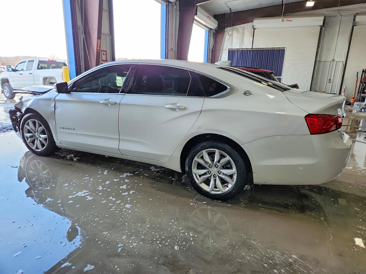 2018 CHEVROLET IMPALA LT photo 2
