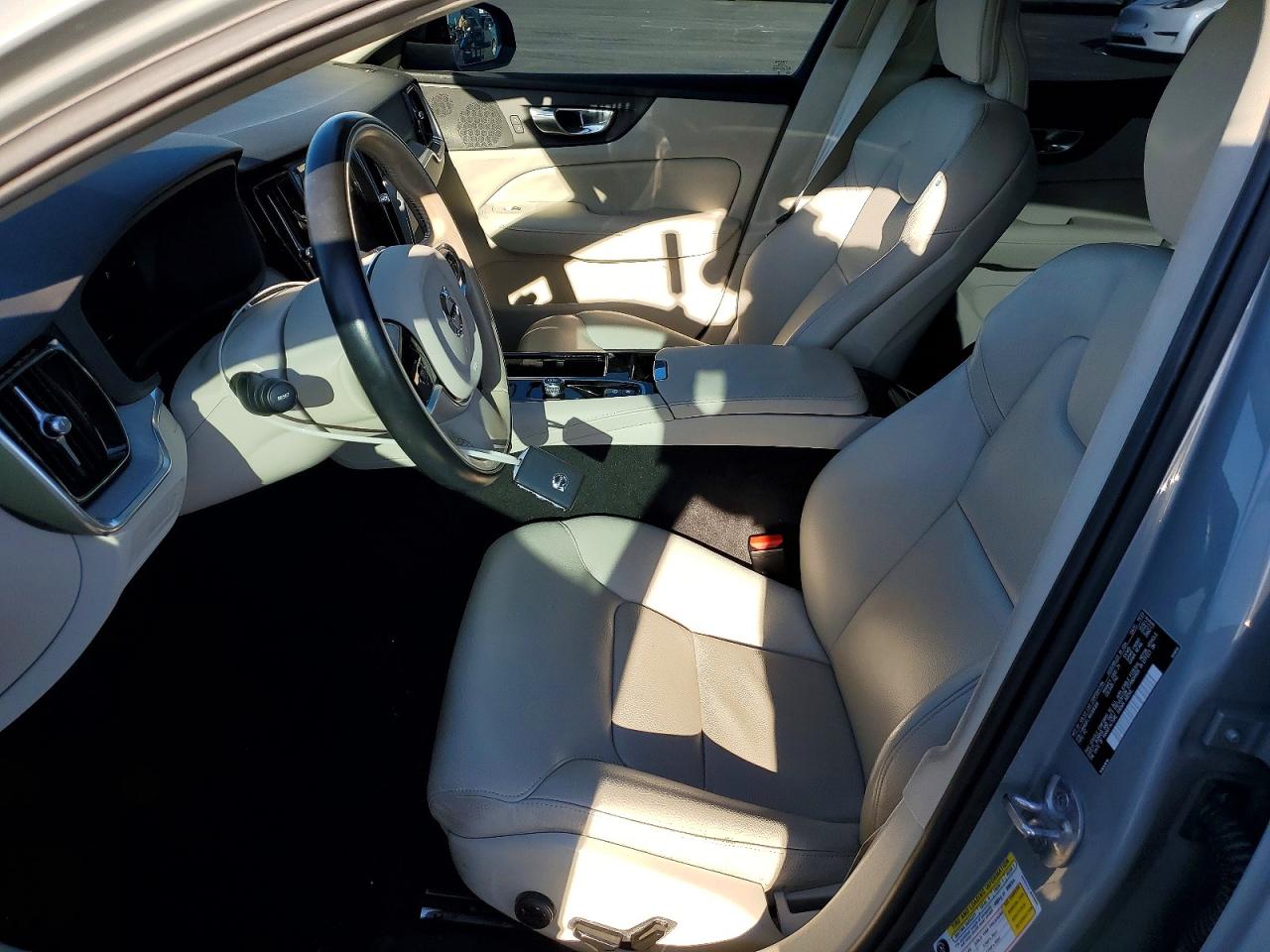 2024 VOLVO S60 PLUS photo 7