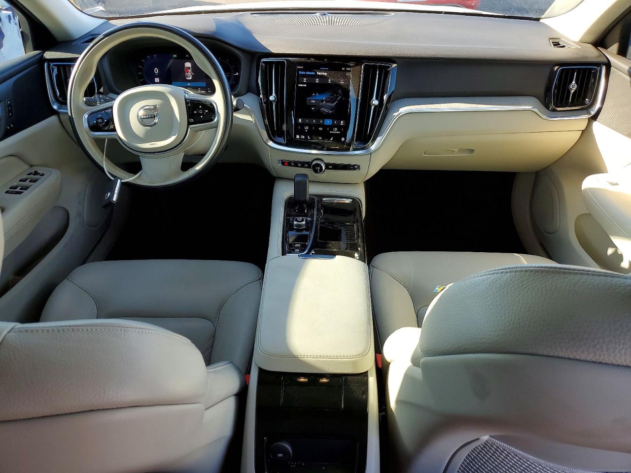 2024 VOLVO S60 PLUS photo 8
