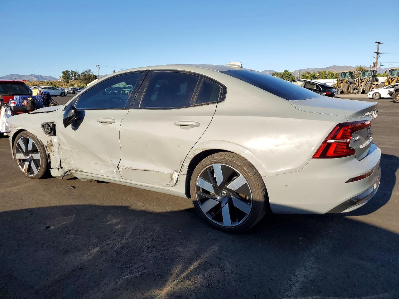 2024 VOLVO S60 PLUS photo 2
