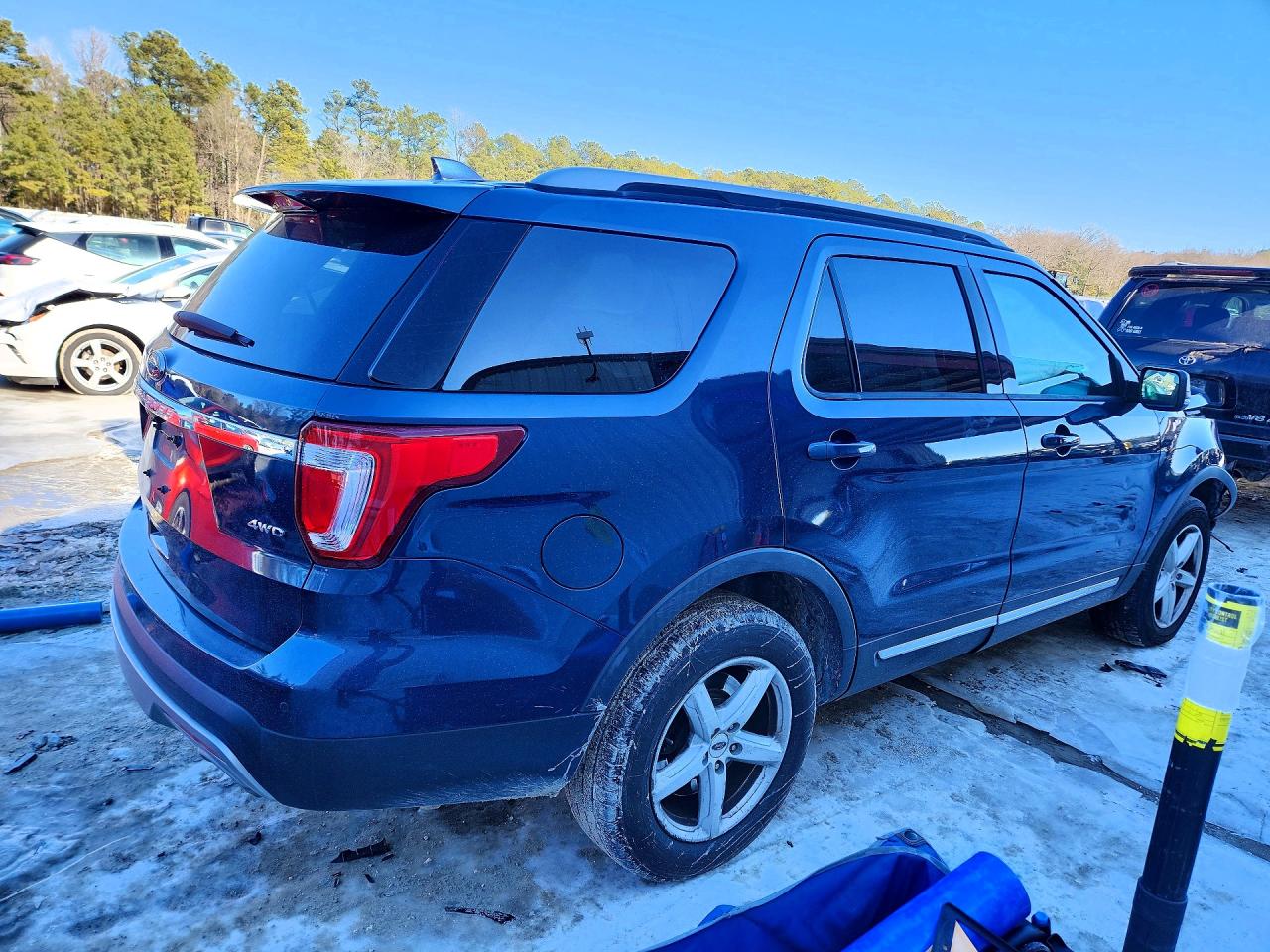 2017 FORD EXPLORER XLT photo 3