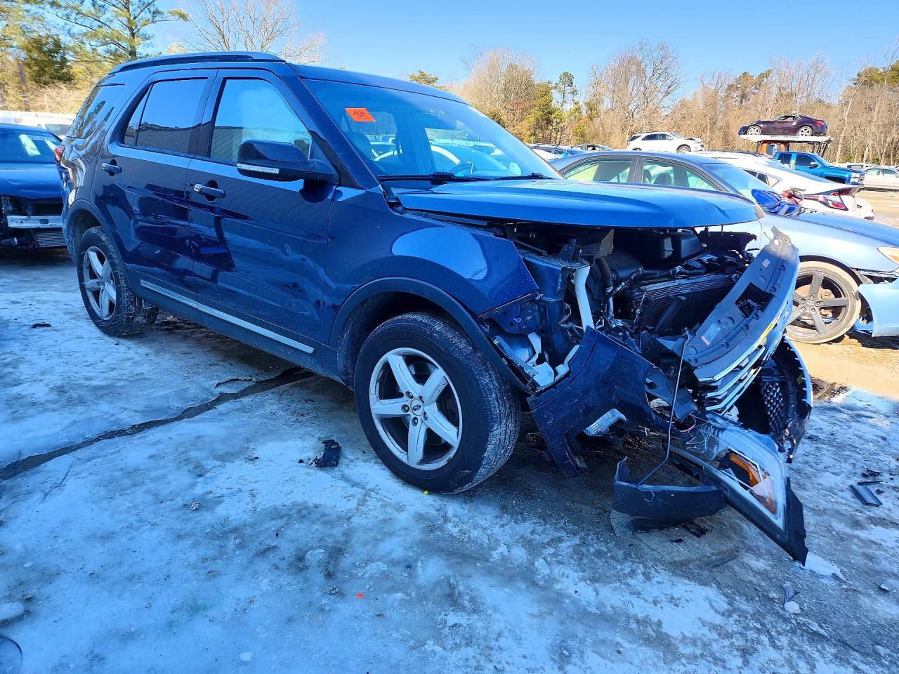 2017 FORD EXPLORER XLT photo 4