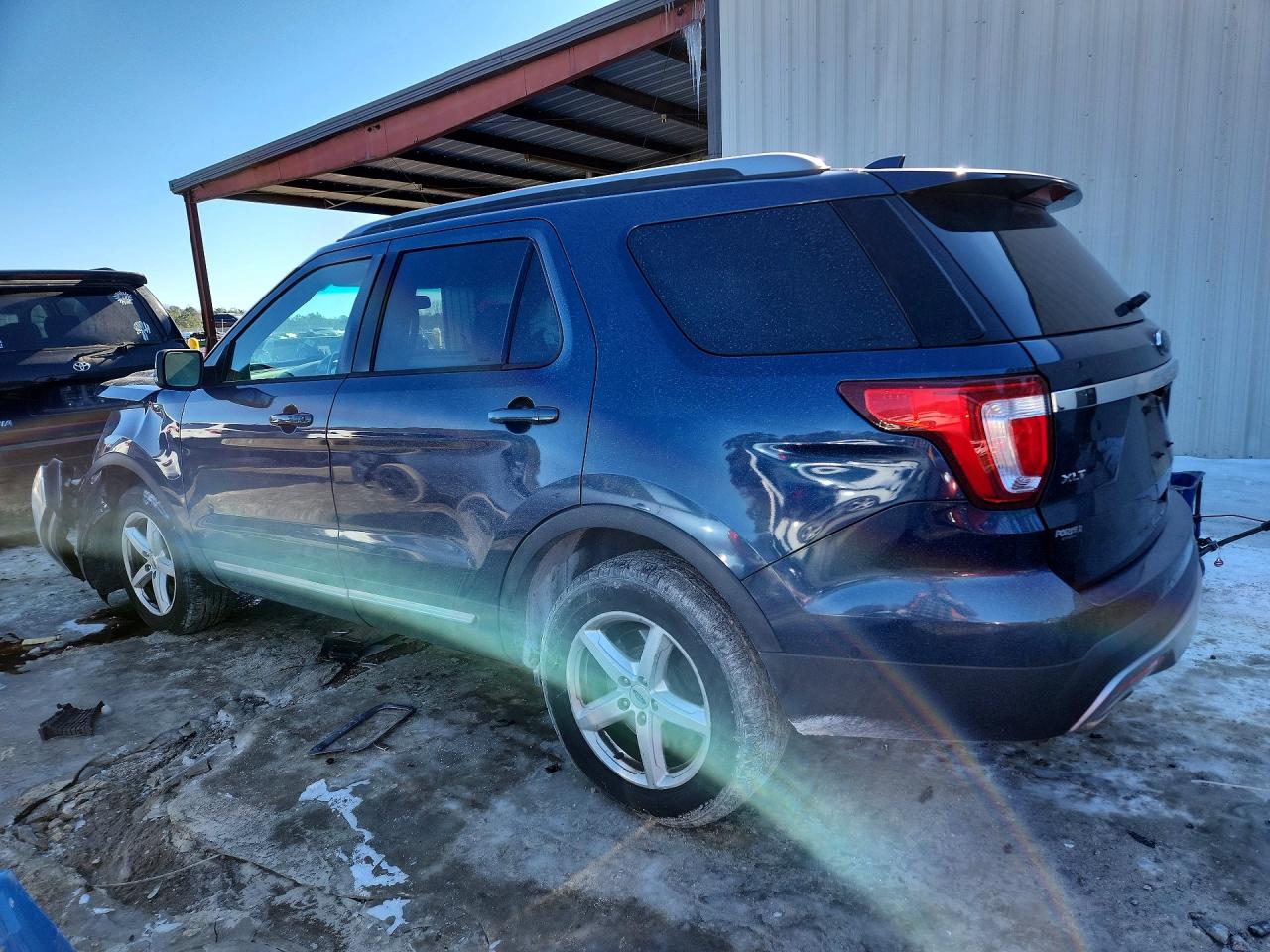 2017 FORD EXPLORER XLT photo 2
