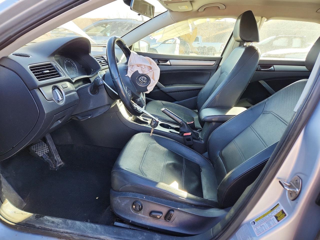 2015 VOLKSWAGEN PASSAT SE photo 7