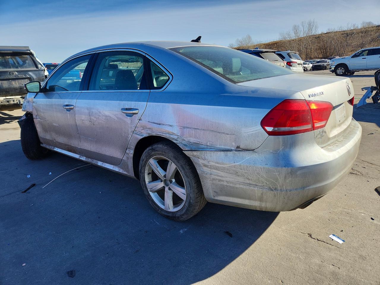 2015 VOLKSWAGEN PASSAT SE photo 2