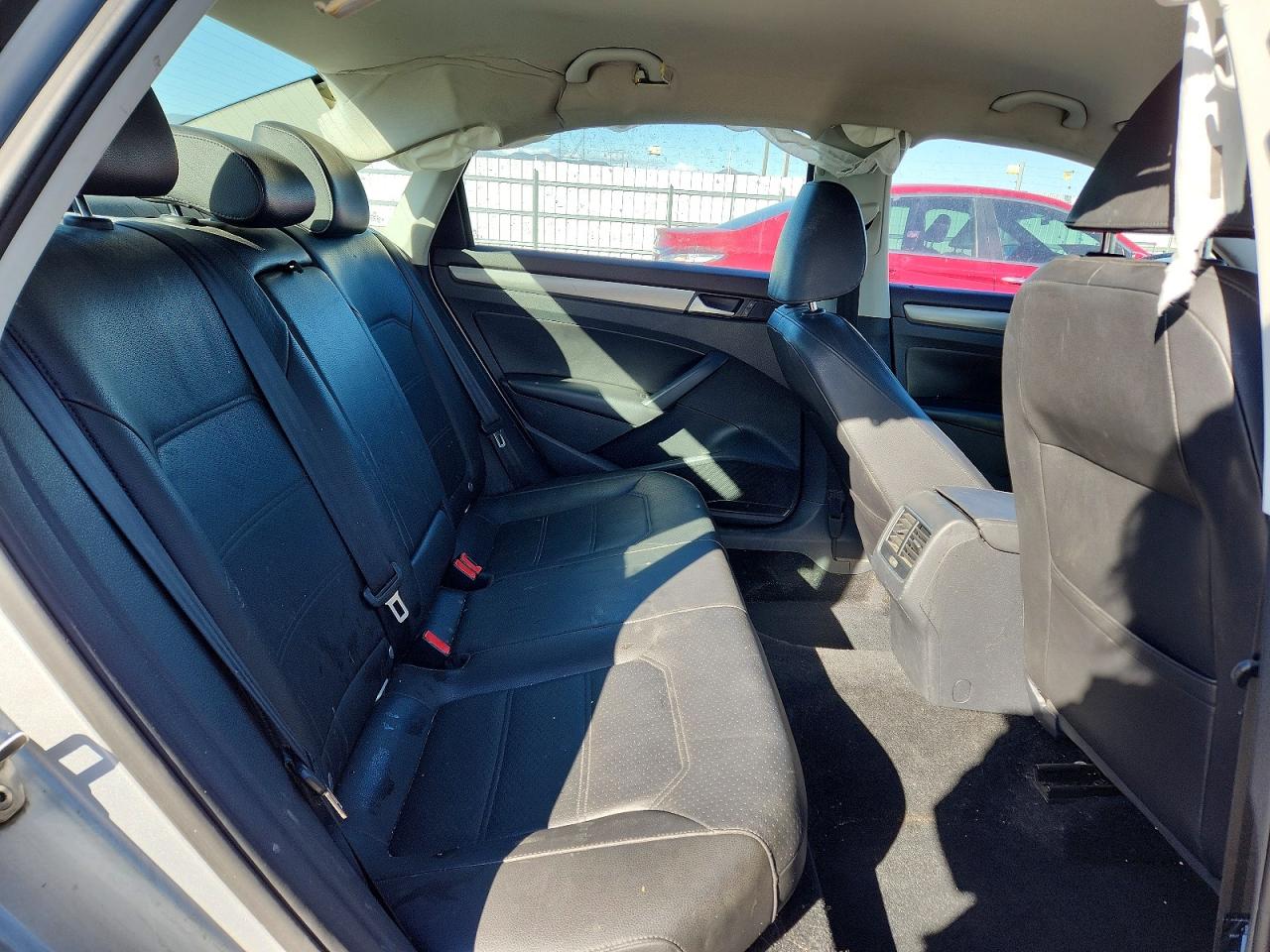 2015 VOLKSWAGEN PASSAT SE photo 10