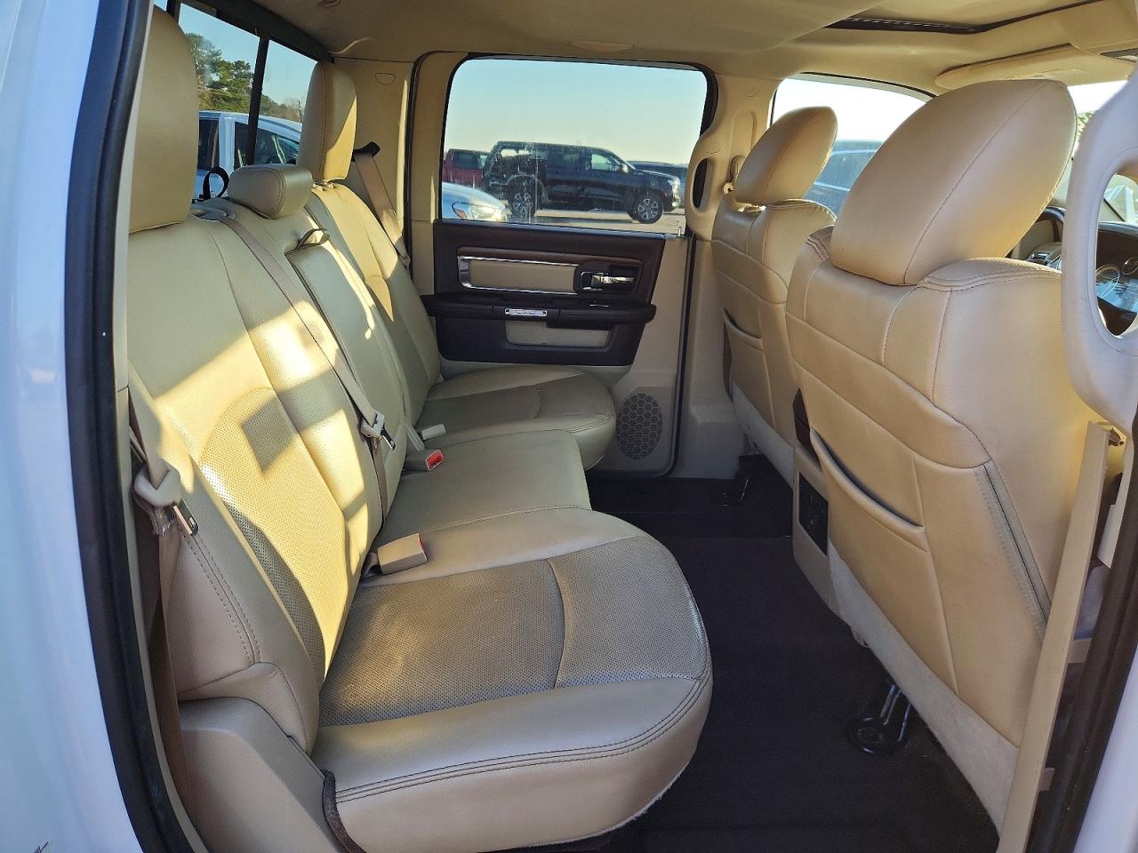 2016 RAM 1500 LARAMIE photo 19