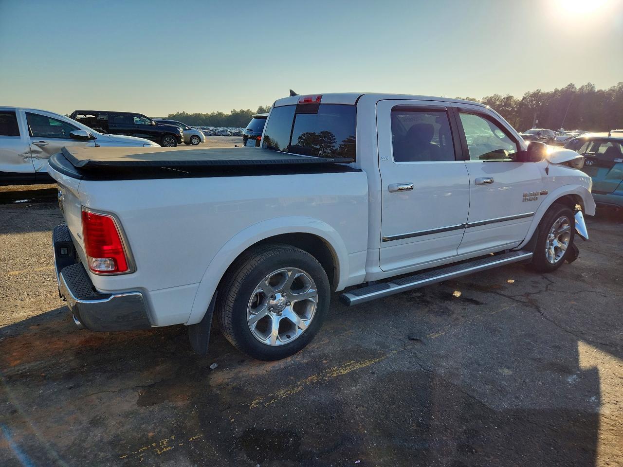 2016 RAM 1500 LARAMIE photo 5
