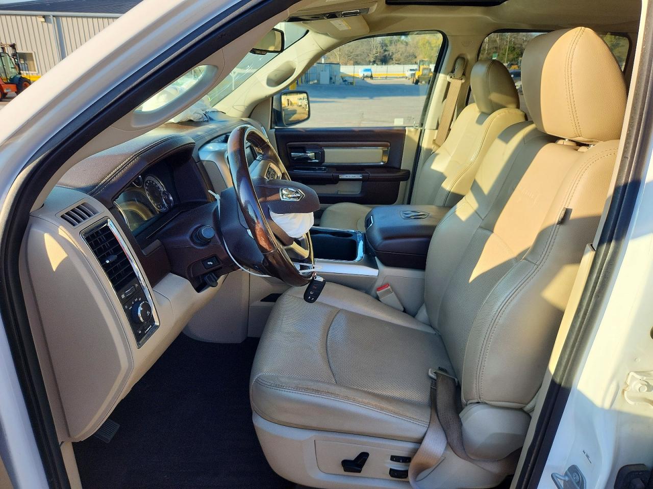 2016 RAM 1500 LARAMIE photo 13