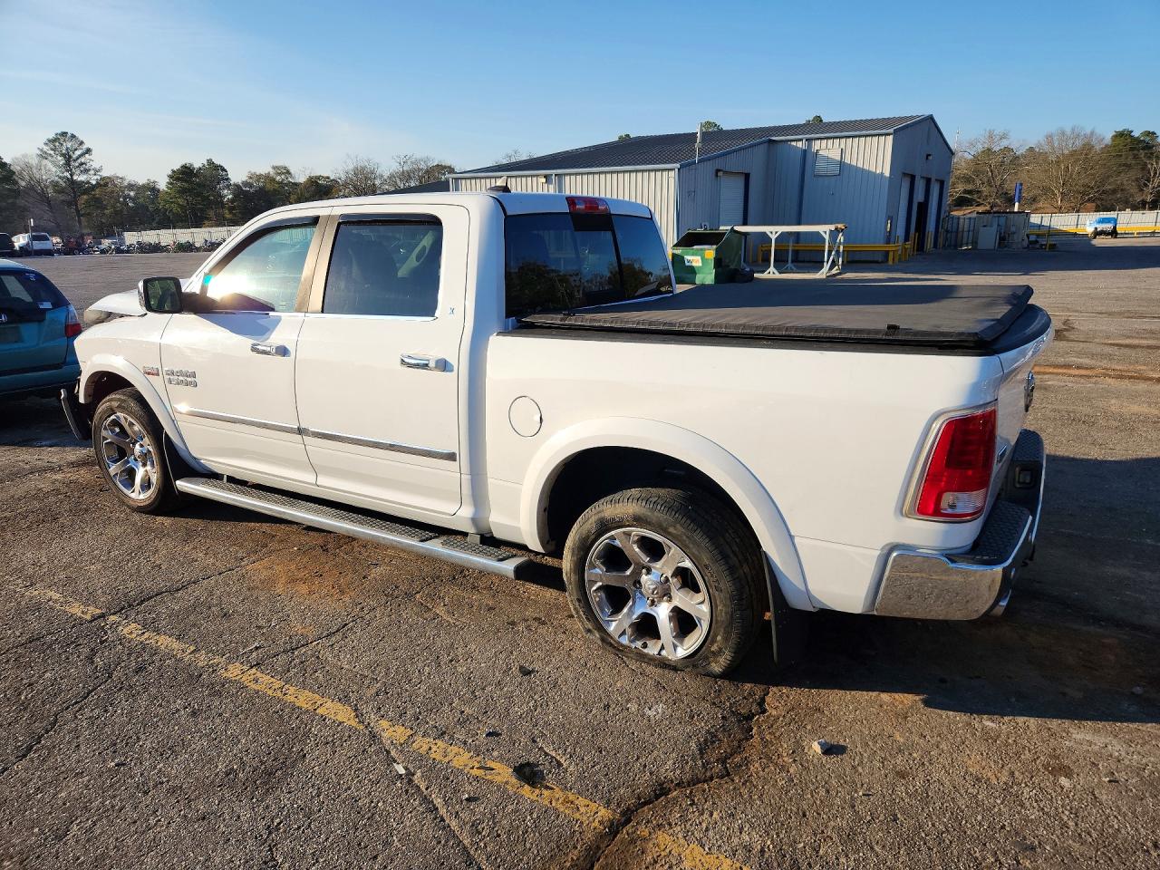 2016 RAM 1500 LARAMIE photo 3