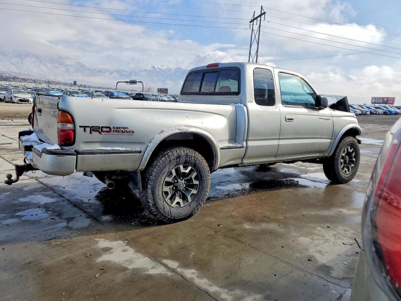 2001 TOYOTA TACOMA V6 photo 3