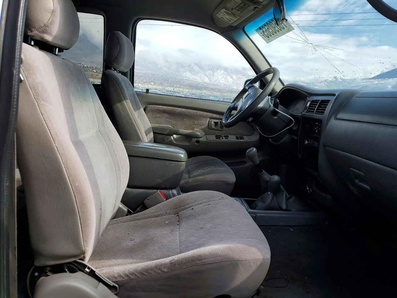 2001 TOYOTA TACOMA V6 photo 10
